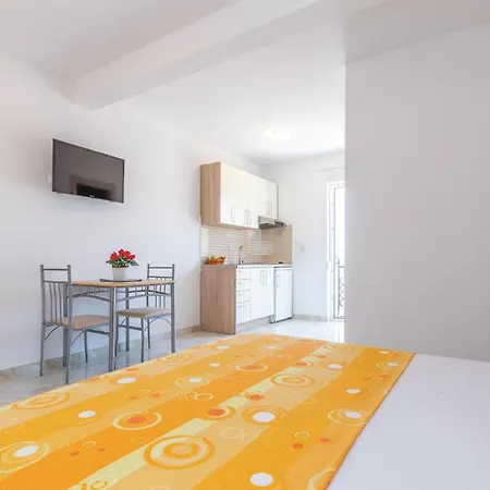 In With Kitchen Krvavica