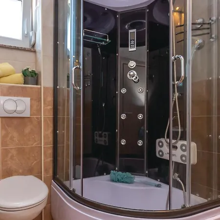 In With Kitchen * Krvavica