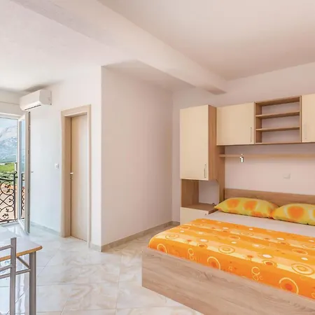 In With Kitchen Krvavica